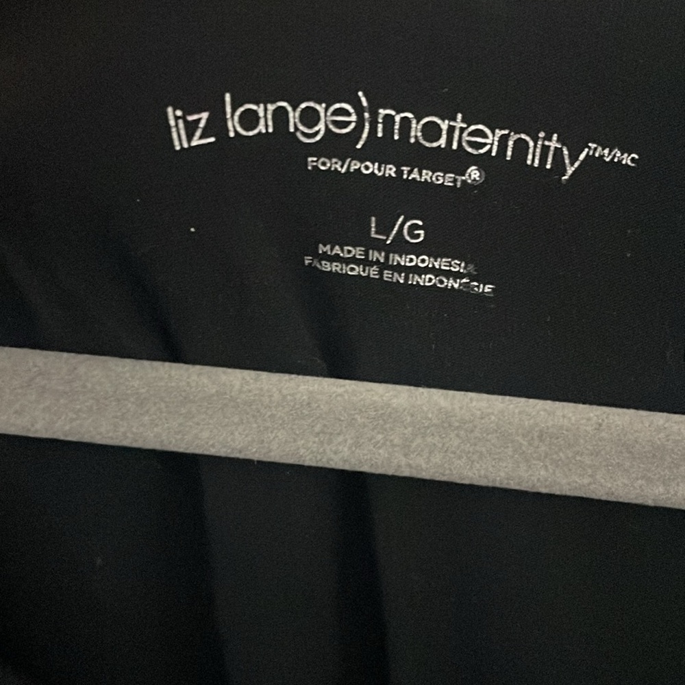 Liz Lange Maternity Black Crochet Accent Tee Size Large - Picture 3 of 6